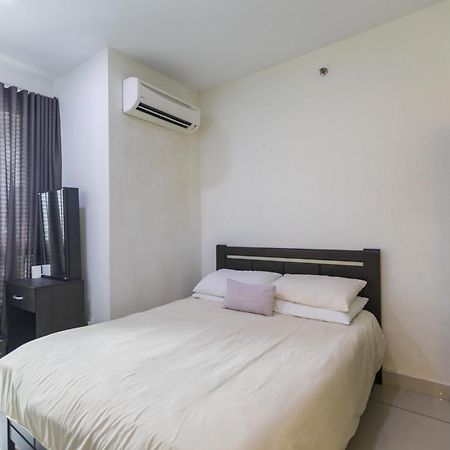 Sky Suites George Town Bagian luar foto