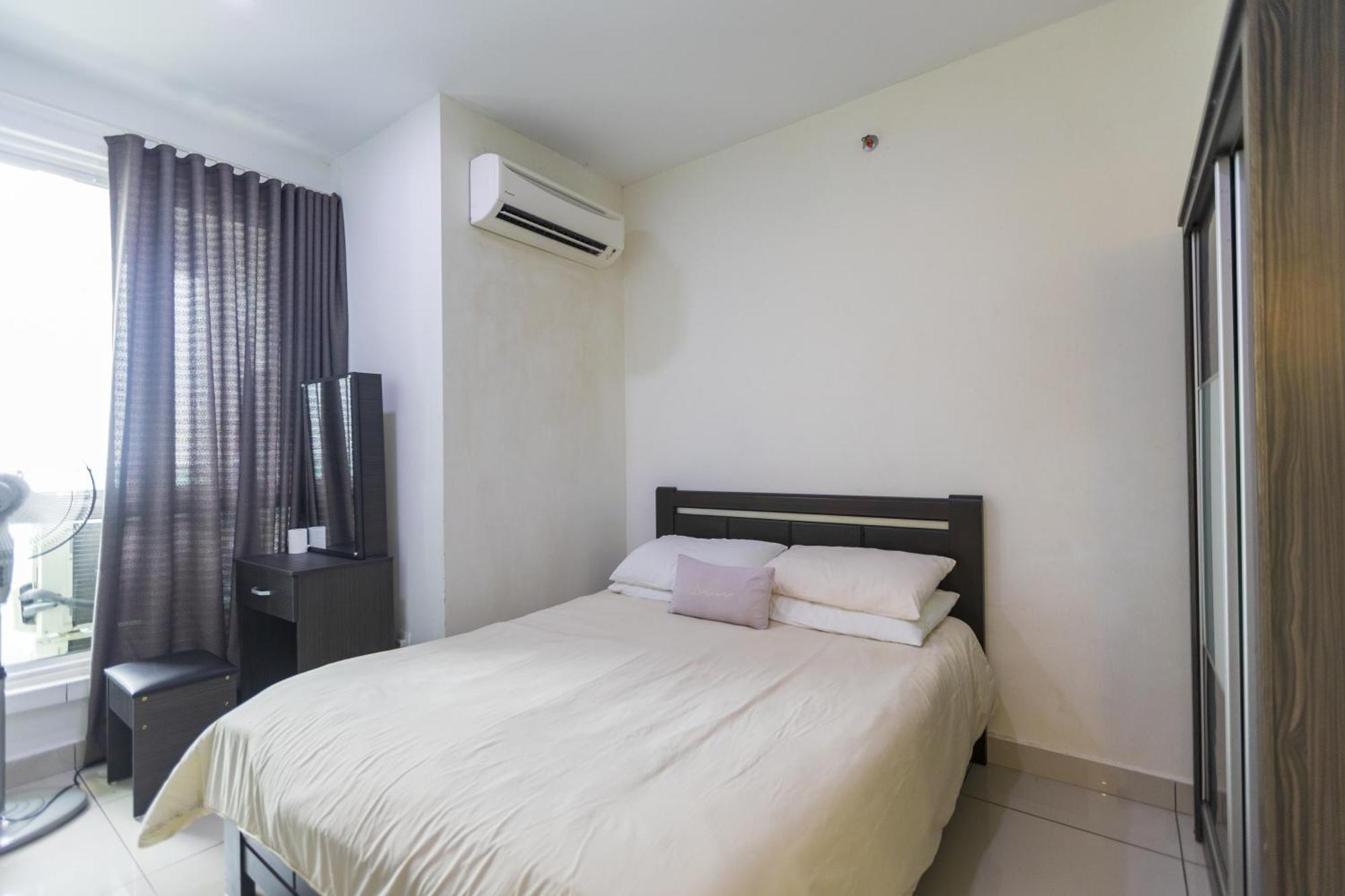 Sky Suites George Town Bagian luar foto