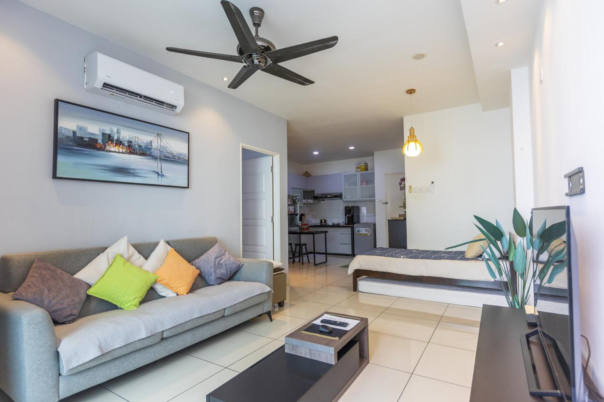 Sky Suites George Town Bagian luar foto