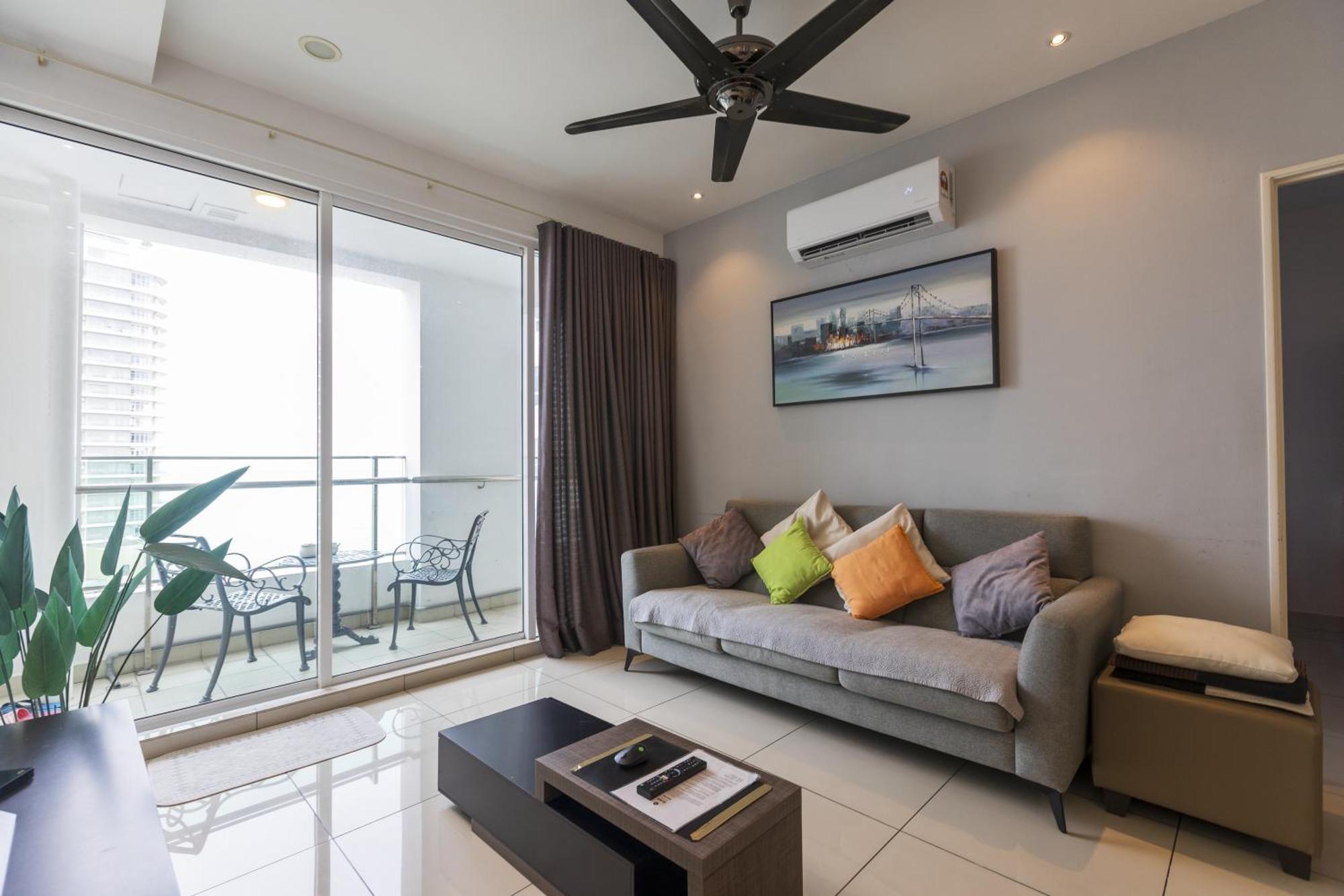 Sky Suites George Town Bagian luar foto