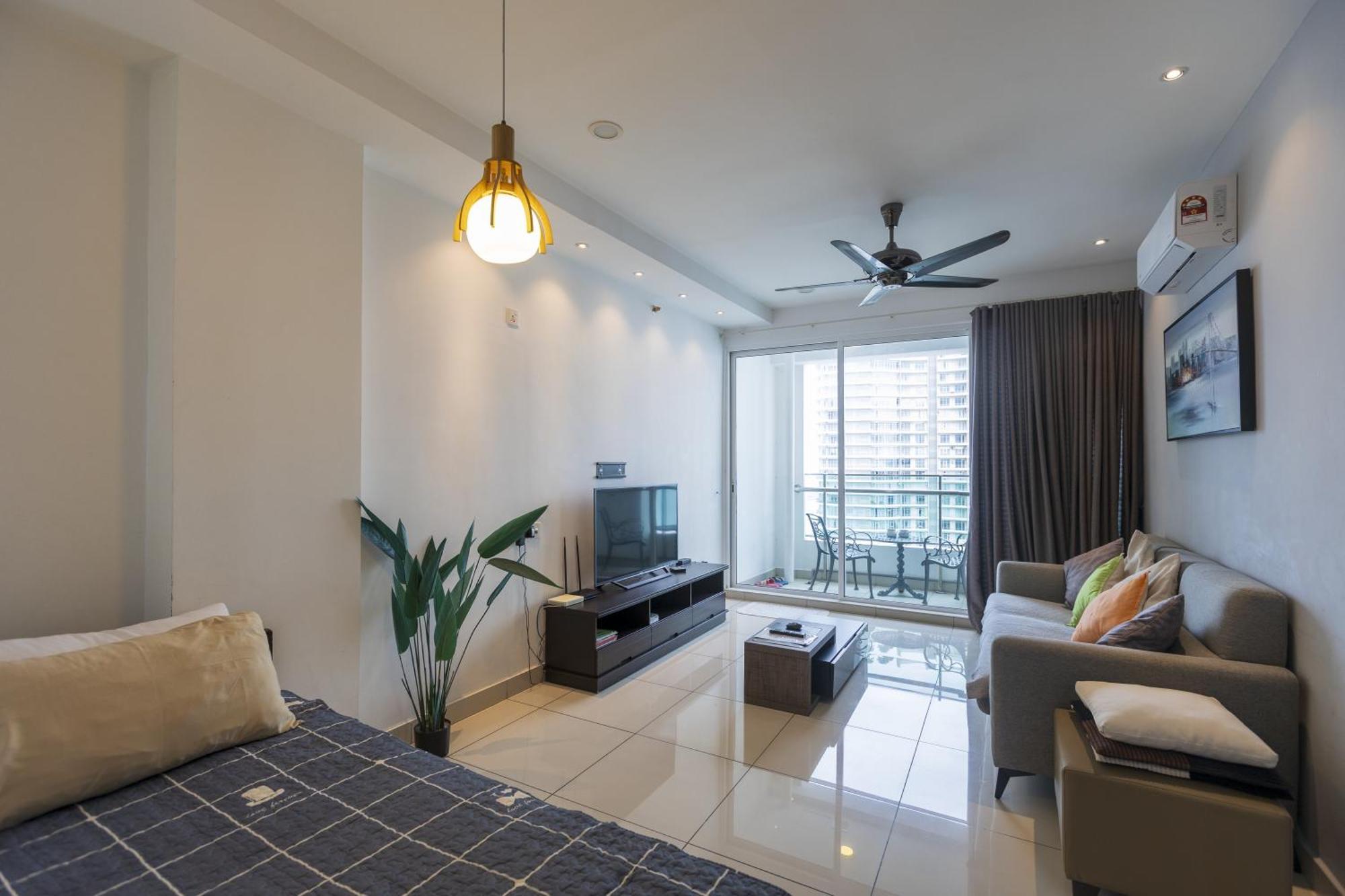 Sky Suites George Town Bagian luar foto